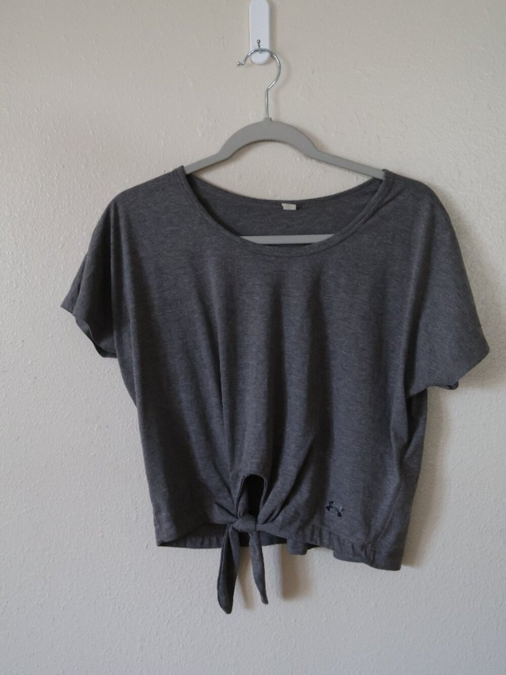 Under Armour Tie‑Front Short Sleeve Top – Women’s Large